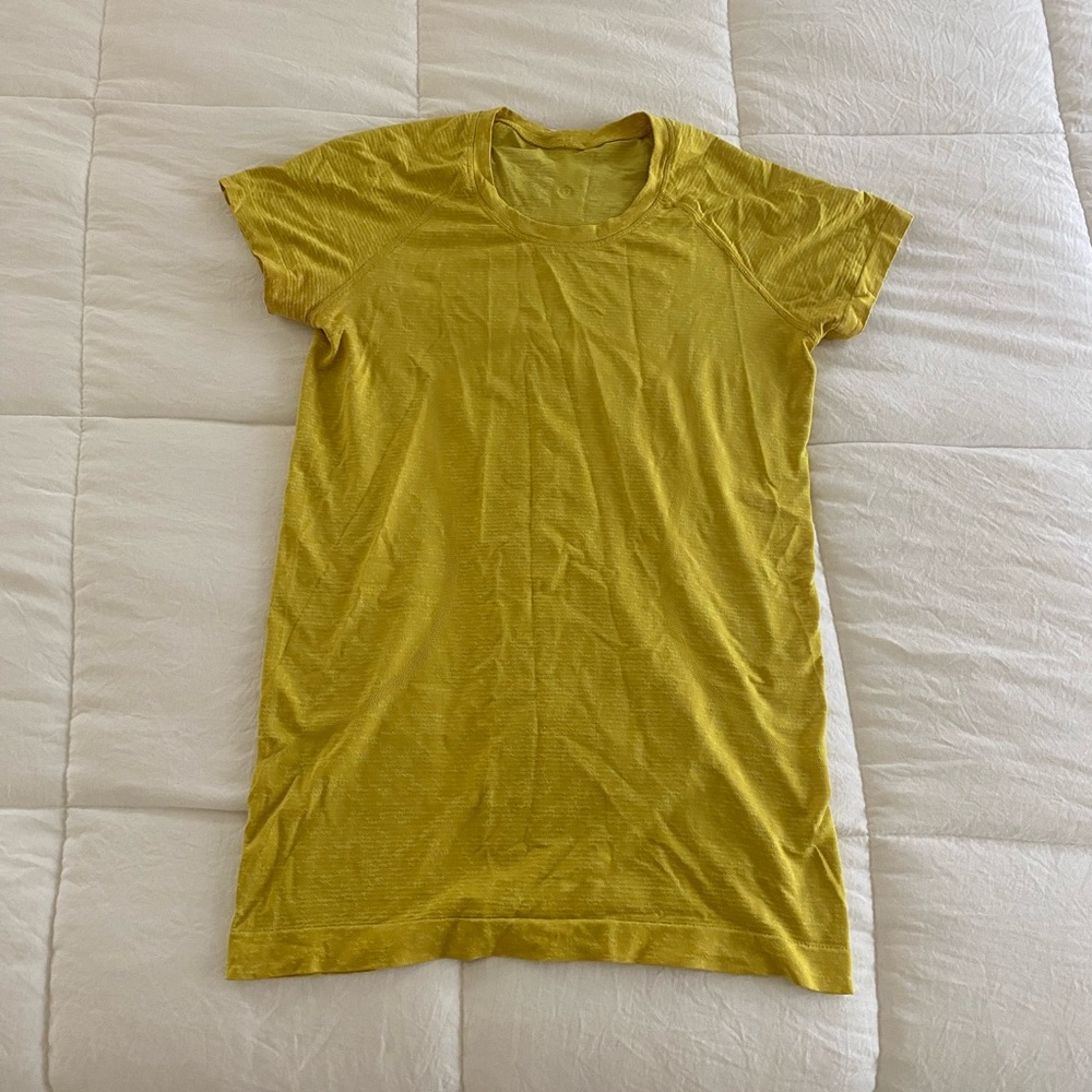 Lululemon t-shirt
